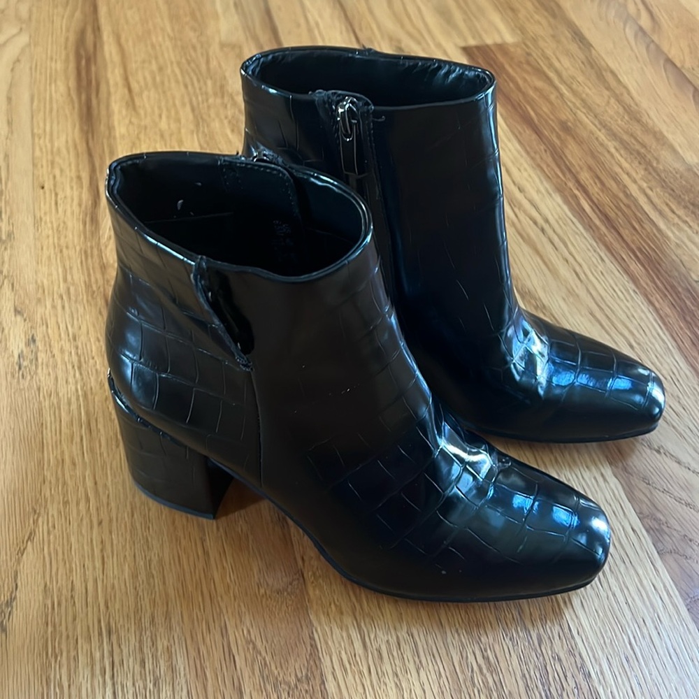 FRANCO SARTO Tenton Black Croc Ankle Boot, Size 6.5